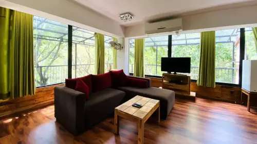 Suite-with-Double-Jacuzzi-4