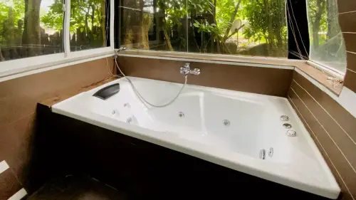 Suite-with-Single-Jacuzzi-6