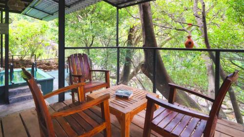 romantic-river-suite-03