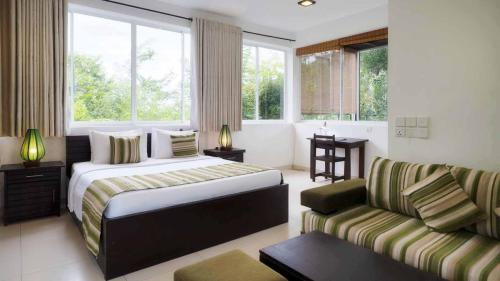 suite-with-mountain-01 (1)