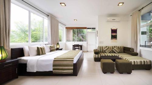 suite-with-mountain-03