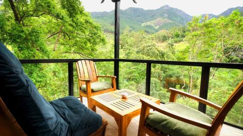 suite-with-mountain-04